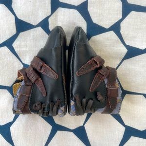 Freebird baby booties Navy (Sz 2) NWT